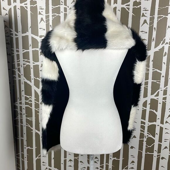 Faux Fur Black White Stripe Scarf - Picture 4 of 8